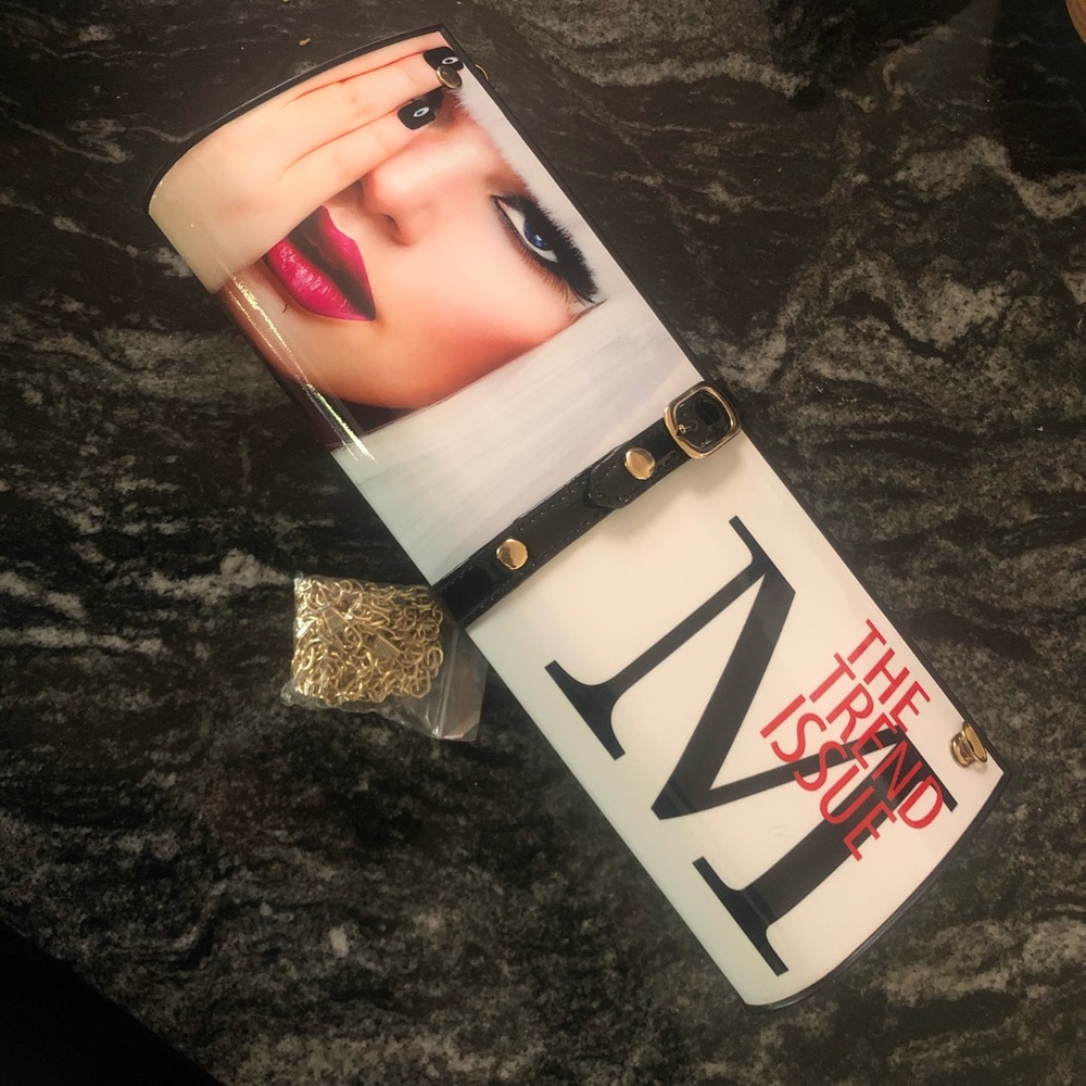 Trend Issue Hard Cover Clutch